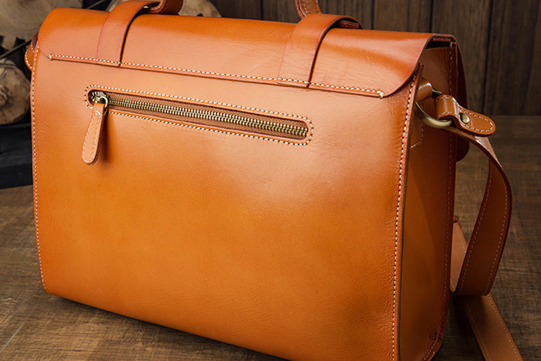 Bolsos ROMA cruzados de cuero curtido vegetal hechos a mano para hombre.