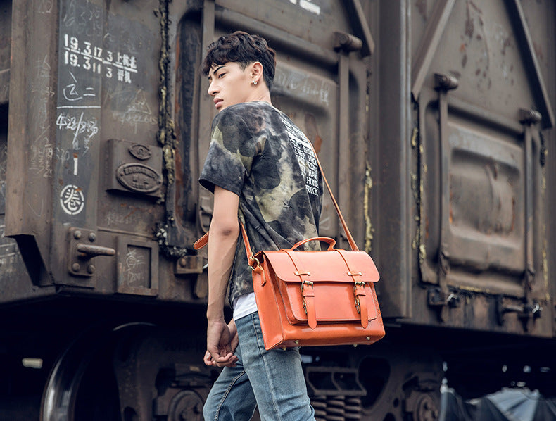 Bolsos ROMA cruzados de cuero curtido vegetal hechos a mano para hombre.