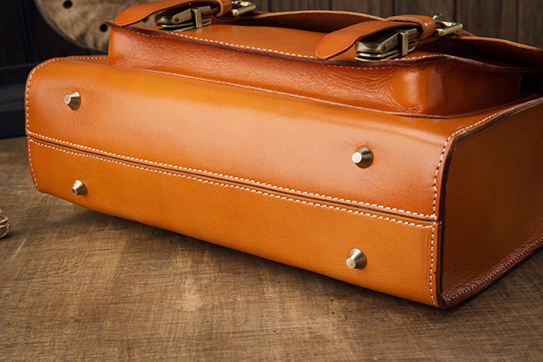 Bolsos ROMA cruzados de cuero curtido vegetal hechos a mano para hombre.