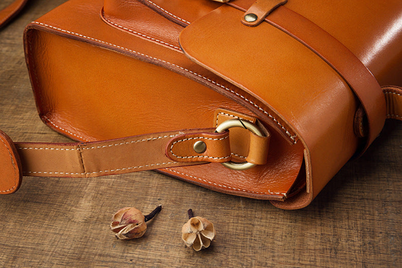 Bolsos ROMA cruzados de cuero curtido vegetal hechos a mano para hombre.