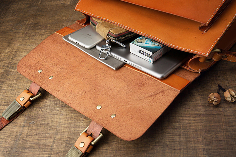 Bolsos ROMA cruzados de cuero curtido vegetal hechos a mano para hombre.