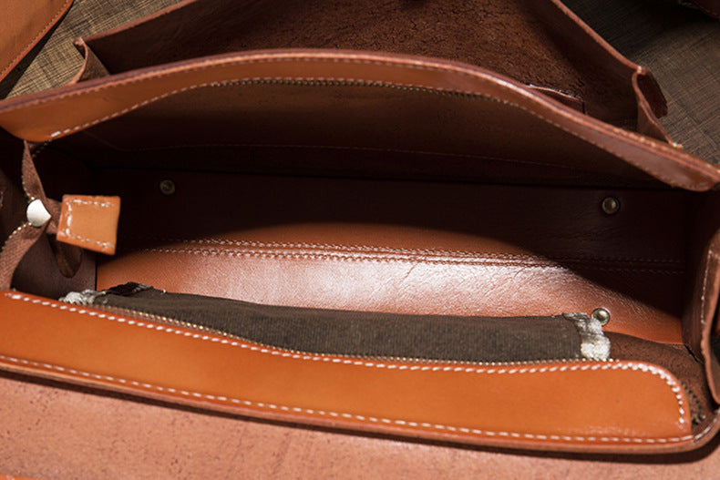 Bolsos ROMA cruzados de cuero curtido vegetal hechos a mano para hombre.