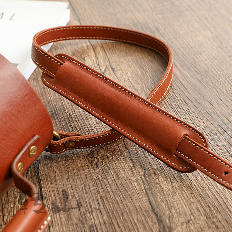 Bolso bandolera MILI Cambridge de cuero curtido vegetal hecho a mano
