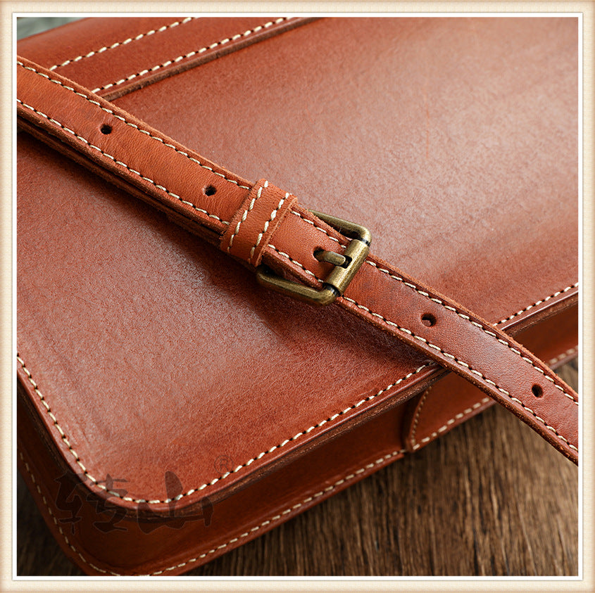 Bolso bandolera MILI Cambridge de cuero curtido vegetal hecho a mano