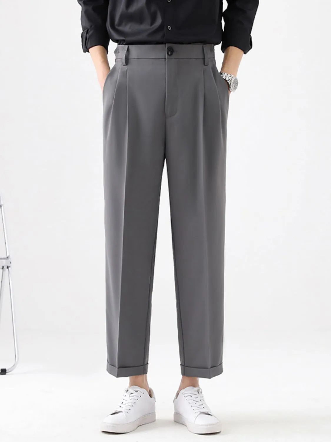 Pantalón YORK de corte recto con pinzas, básico y liso de hombre.