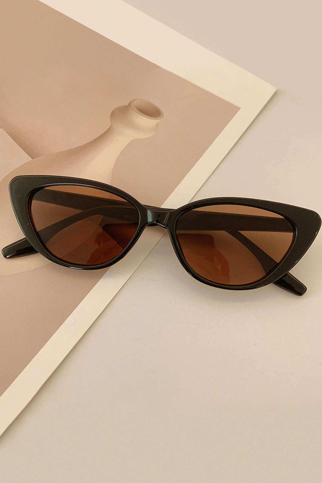 Gafas de sol con montura ovalada.