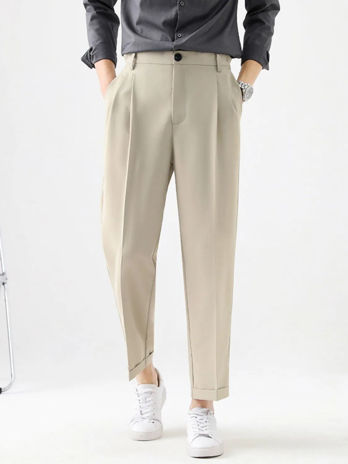 Pantalón YORK de corte recto con pinzas, básico y liso de hombre.