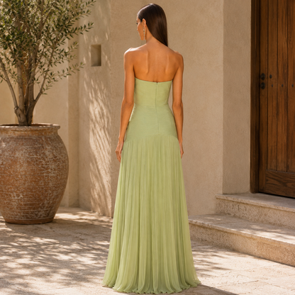 Vestido ALDANA con diseño de hombros descubiertos.