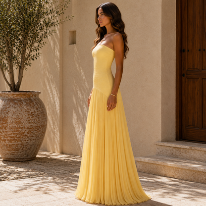 Vestido ALDANA con diseño de hombros descubiertos.