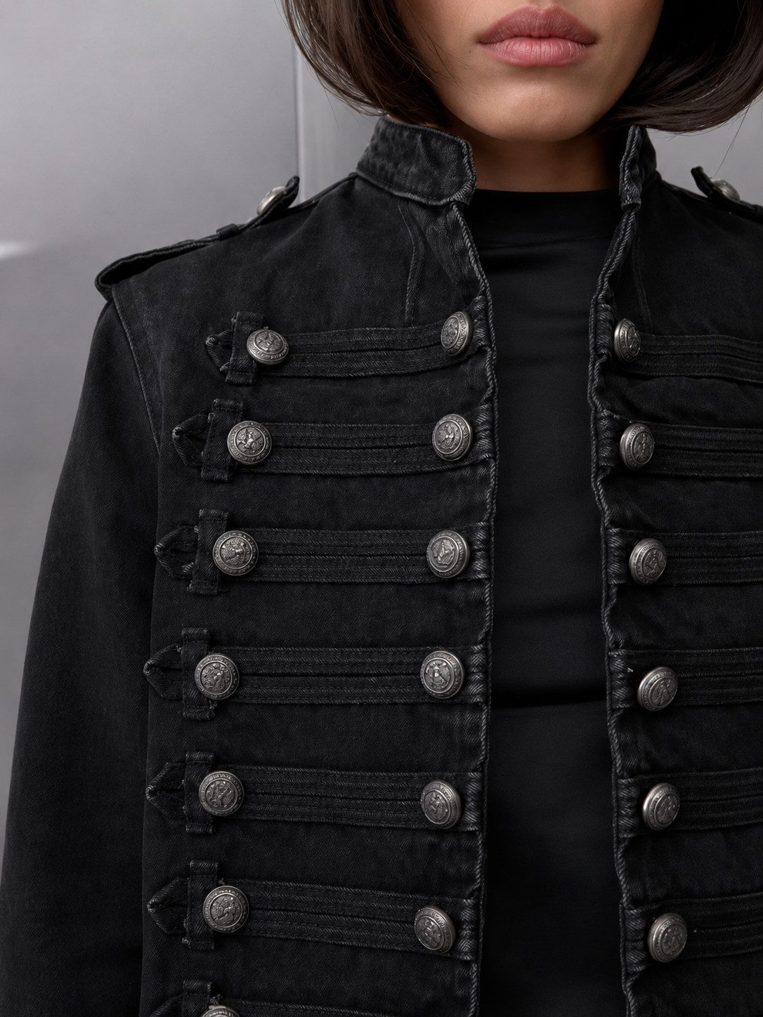 Chaqueta SOLANA estilo militar de denim, mezclilla.