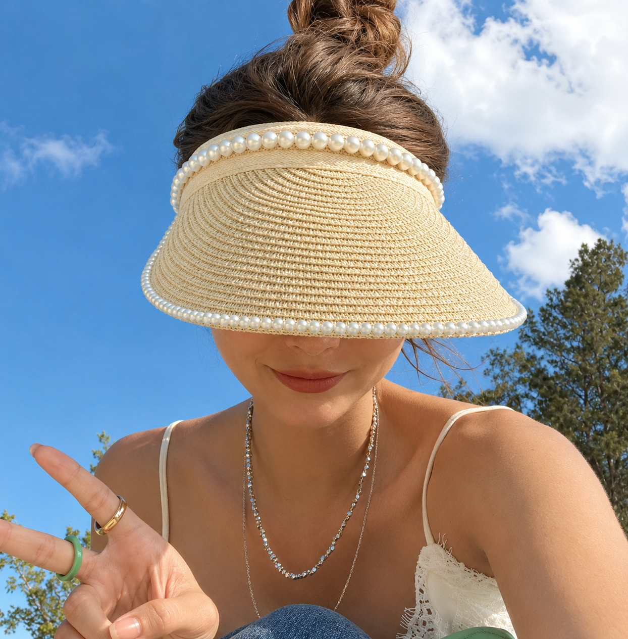 Sombrero de playa informal con visera de perlas