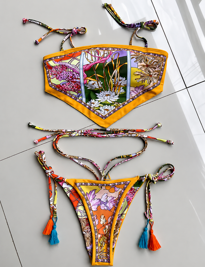Conjunto de bikini SELVA con estampado floral.