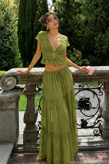 Conjunto RECA de top fruncido con escote en V y falda con lazo.