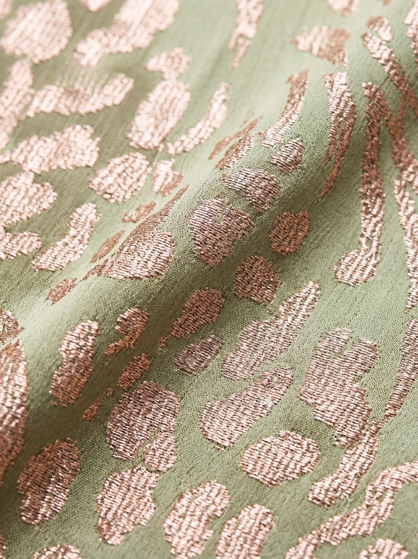 Vestido CLARA midi efecto estilizador con nudo central y caída fluida