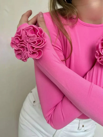 Camiseta ROCIO, con flores en la manga, hermosa, romántica y delicada.