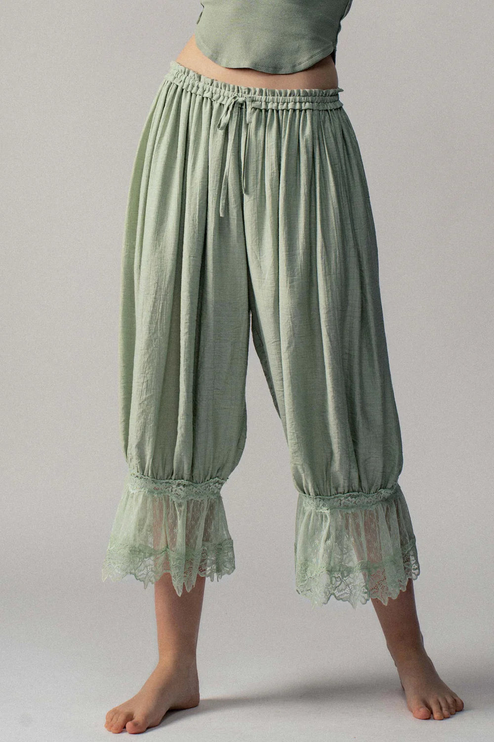Pantalón bombacho DELFINA, tipo aladino. Tendencia 2026