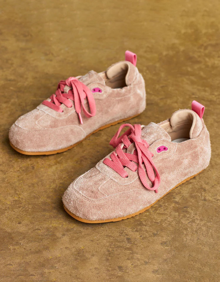 Zapatillas LARA todo andar con cordones, boodles de gamuza. Tendencia 2026