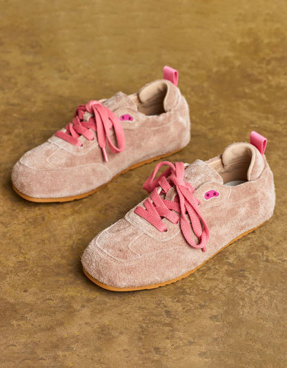 Zapatillas LARA todo andar con cordones, boodles de gamuza. Tendencia 2026