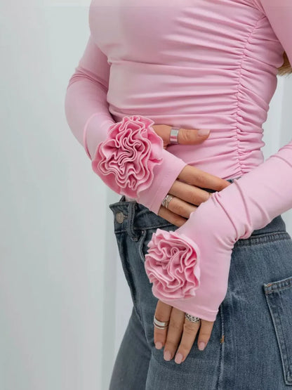 Camiseta ROCIO, con flores en la manga, hermosa, romántica y delicada.
