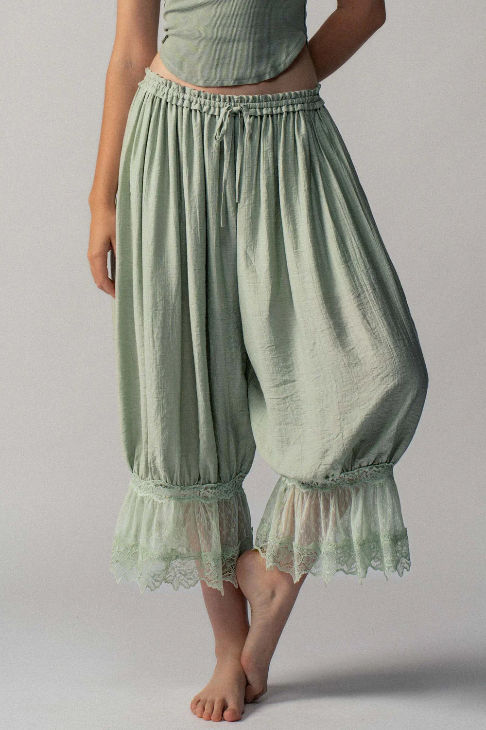 Pantalón bombacho DELFINA, tipo aladino. Tendencia 2026