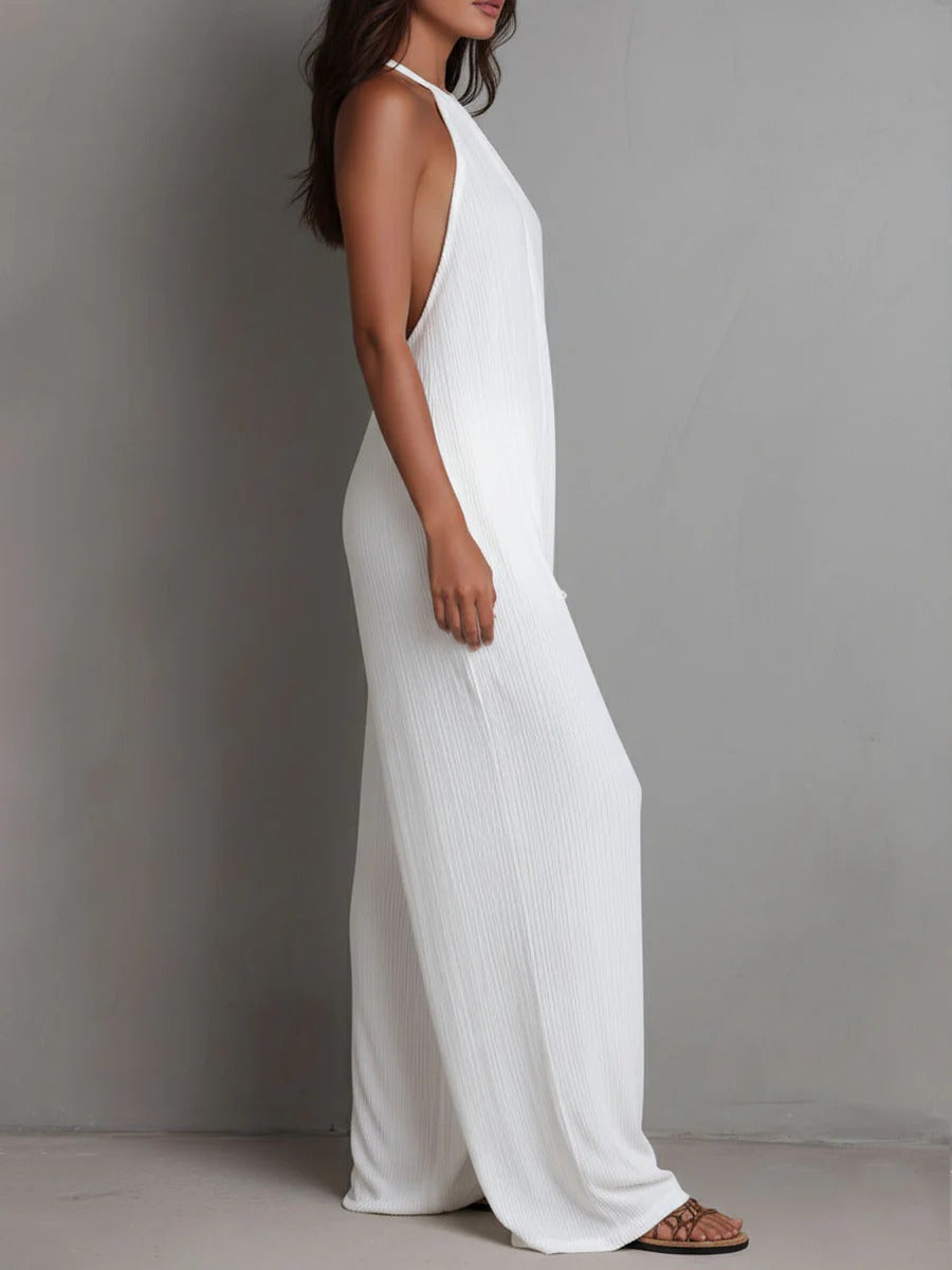 Mono Magdalena, plisado con escote halter y pierna ancha.