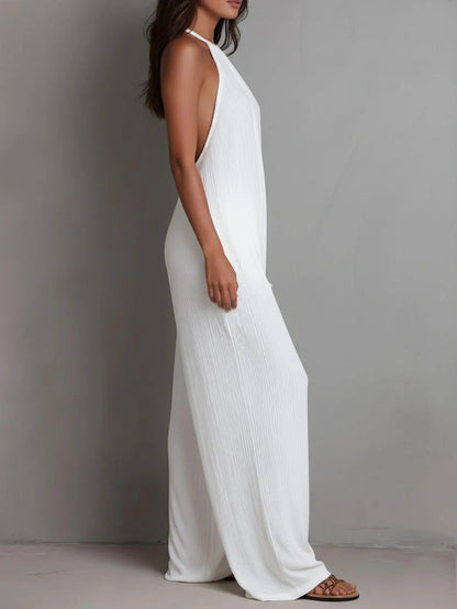 Mono Magdalena, plisado con escote halter y pierna ancha.