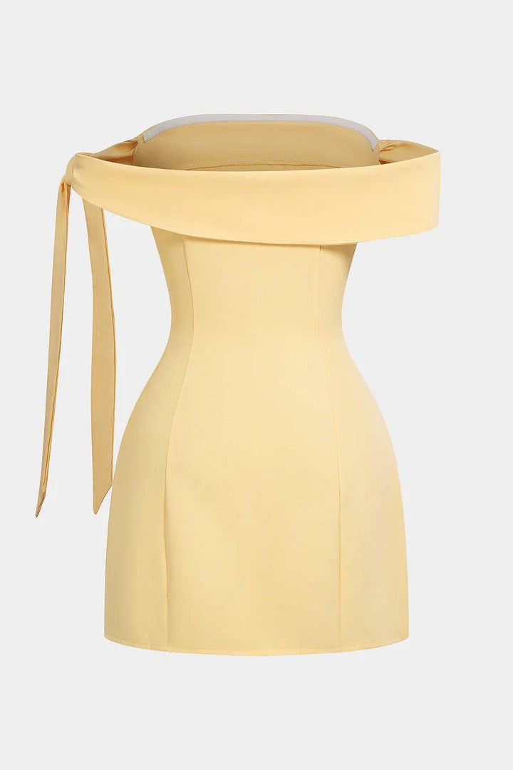 Minivestido MILAGROS asimétrico sin mangas con escote Bardot y lazo