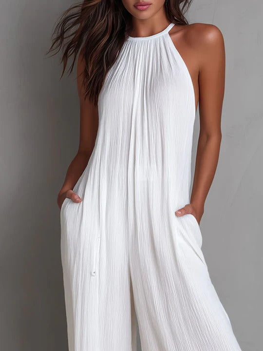 Mono Magdalena, plisado con escote halter y pierna ancha.