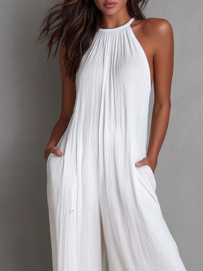 Mono Magdalena, plisado con escote halter y pierna ancha.