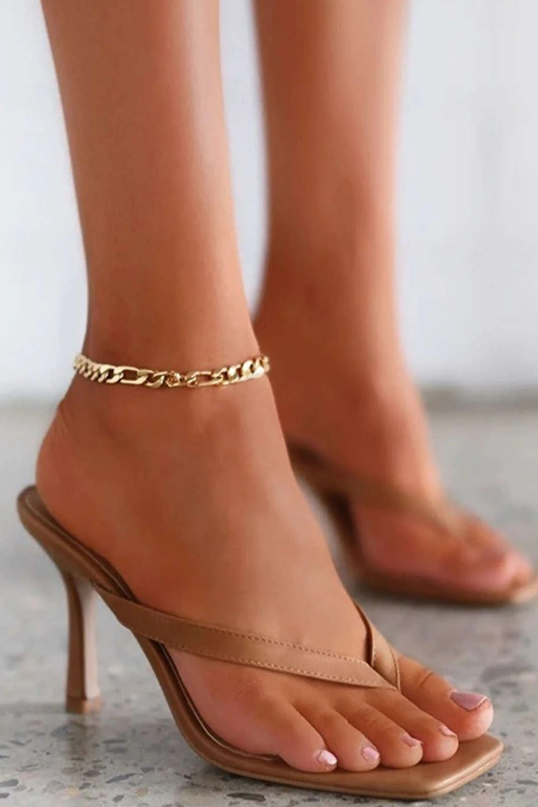 Sandalias LOLO de dedo minimal de tacón fino.