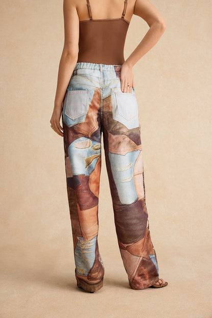Pantalones COLAGE anchos con botones y bloques de color.