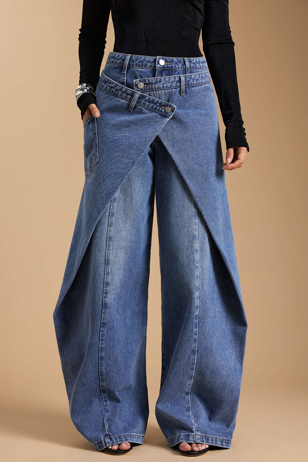Vaqueros JAM oversize asimétricos cruzado con botones, denim.