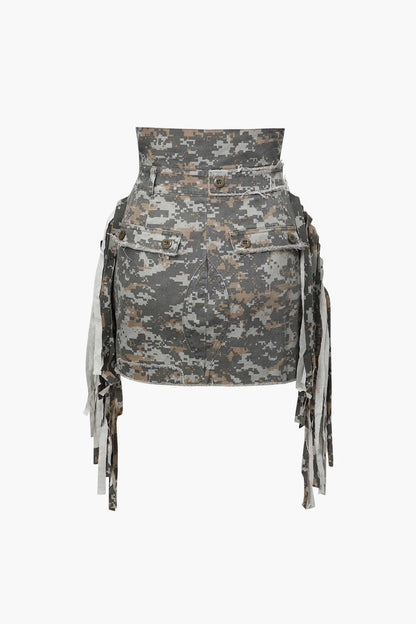 Minifalda COMBAT con flecos y patchwork deshilachado de camuflaje
