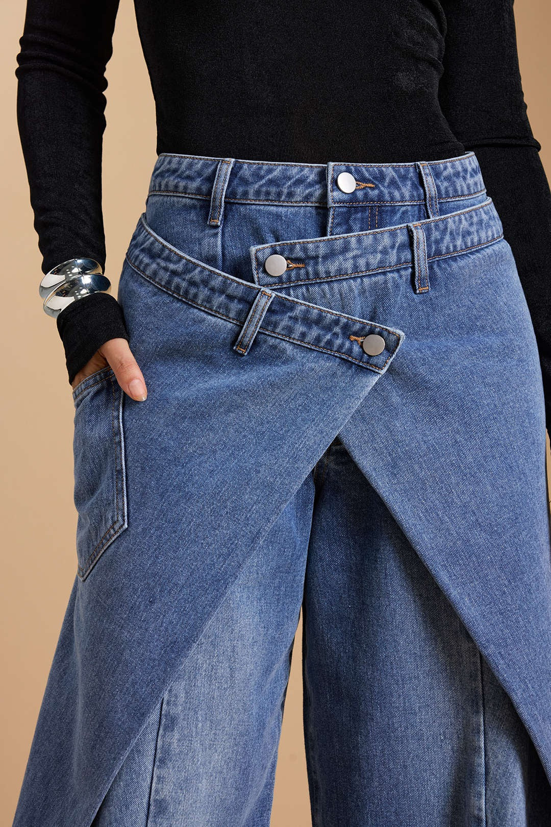 Vaqueros JAM oversize asimétricos cruzado con botones, denim.