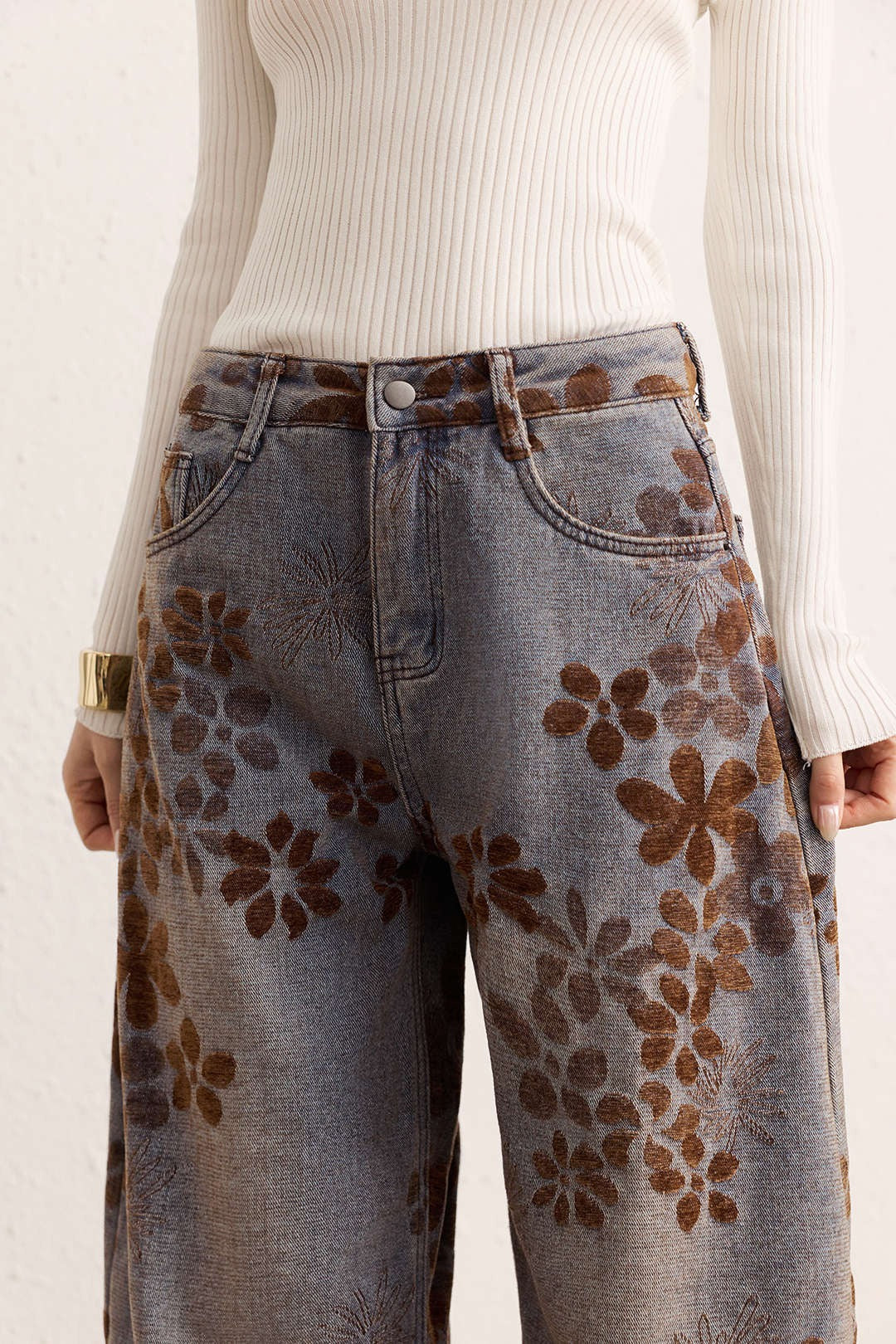 Vaqueros GUILLERMINA oversize de talle alto con bolsillos y estampado floral de mezclilla.