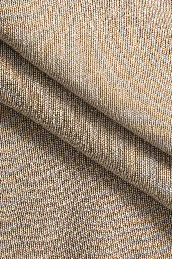 Conjunto ATELIER de top corto de punto abotonado y falda larga.