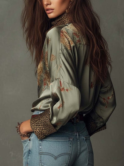 Camisa CÓRDOBA de satén con estampado floral y botones, con ribete de leopardo.