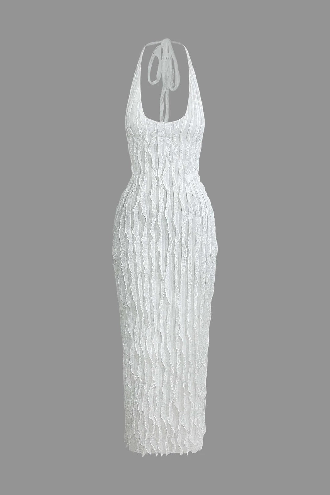Vestido Maria largo sin espalda con escote halter y textura de volantes transparentes.
