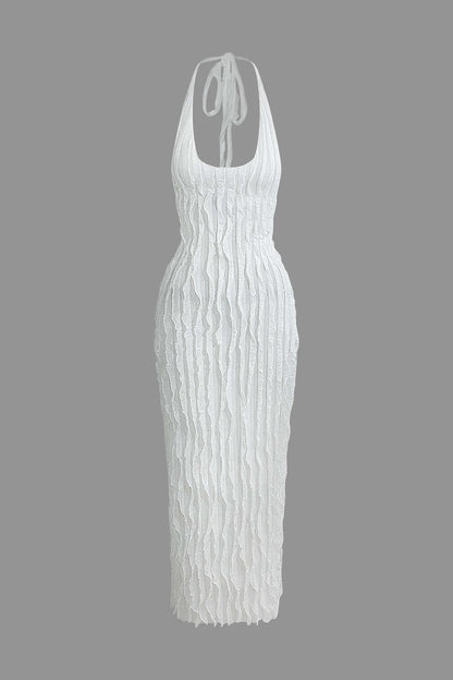 Vestido Maria largo sin espalda con escote halter y textura de volantes transparentes.