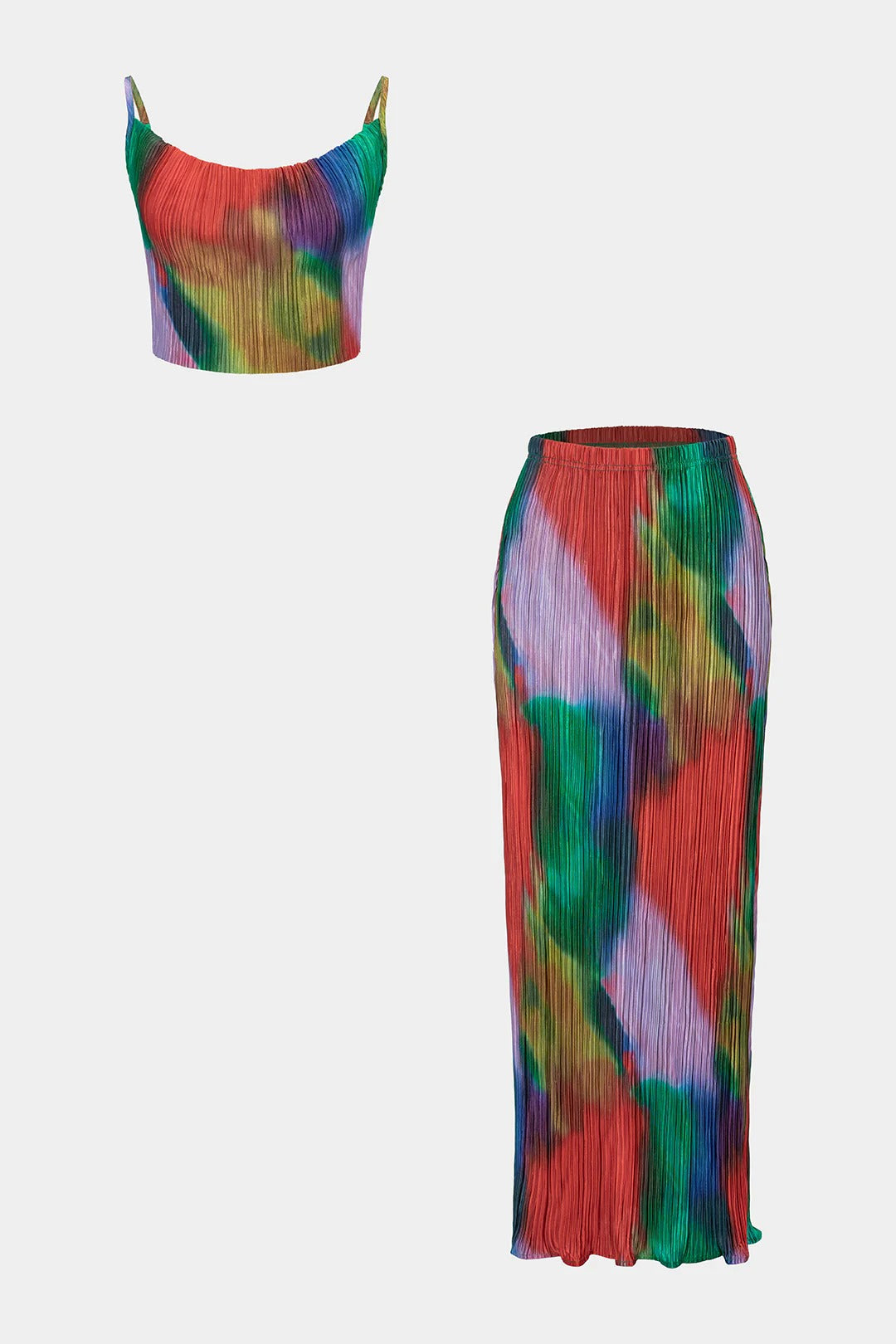 Conjunto PRISMA, top de tirantes plisado de cuello redondo y falda de talle alto con estampado tie-dye de satén.