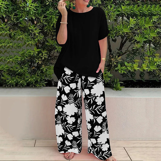 Conjunto SILVIA, remera elástica y pantalón de algodón elástico con estampado floral.