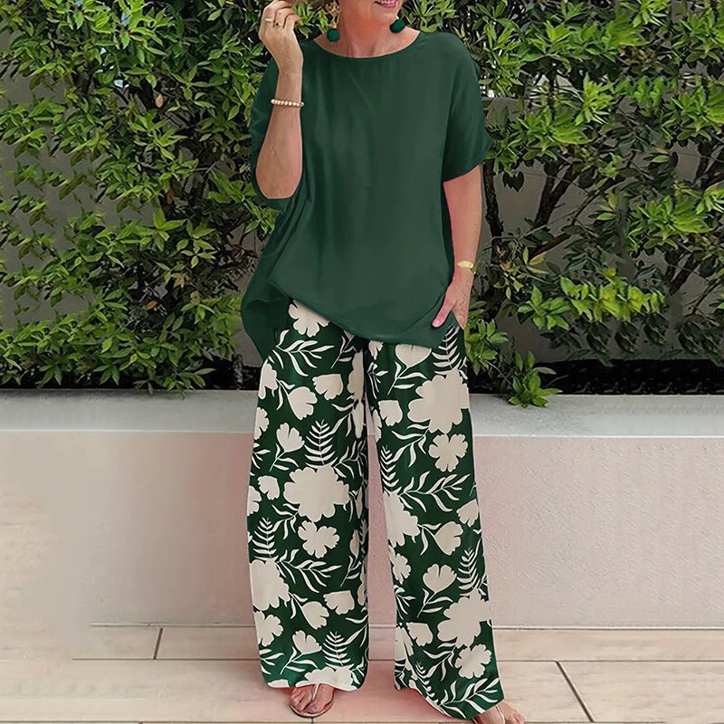 Conjunto SILVIA, remera elástica y pantalón de algodón elástico con estampado floral.