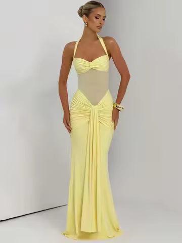 Vestido ICÓNICA, con transparencias y espalda con lazo ajustable.