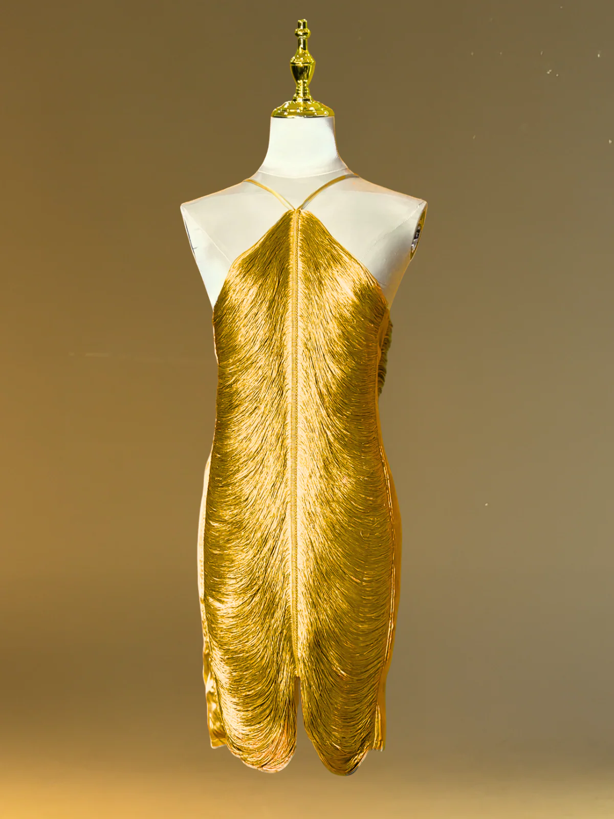 Vestido MADY, cuello halter y flecos.