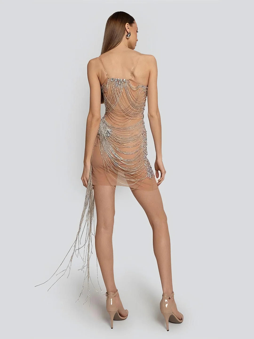 Vestido VIKIRA, con cadenas de diamantes.