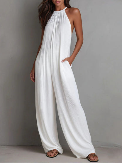 Mono Magdalena, plisado con escote halter y pierna ancha.