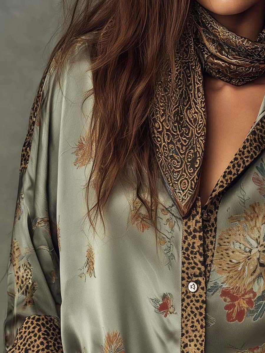Camisa CARISMA de satén con estampado floral y botones, con ribete de leopardo.