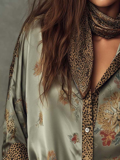 Camisa CÓRDOBA de satén con estampado floral y botones, con ribete de leopardo.