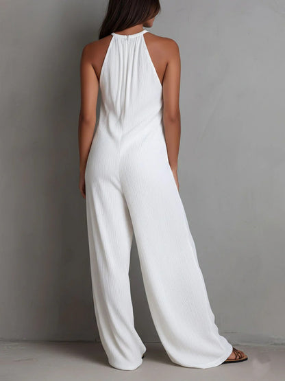Mono Magdalena, plisado con escote halter y pierna ancha.