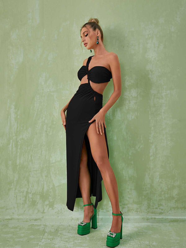 Vestido NOIRA, de un solo hombro.